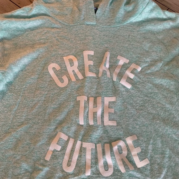 Nice light hoodie green too short for me 😭 - Picture 3 of 6